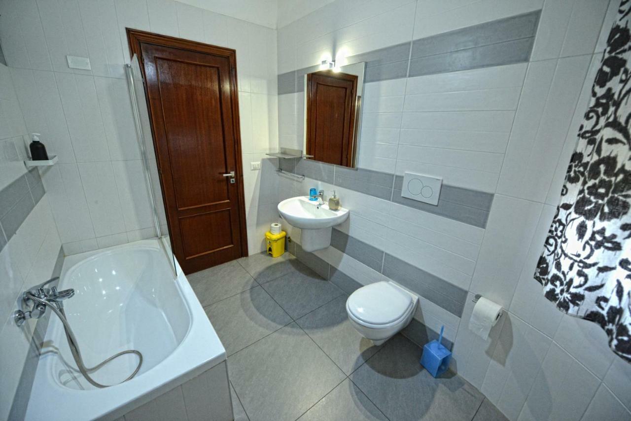 Aback Policlinico Hotell Bari Exteriör bild
